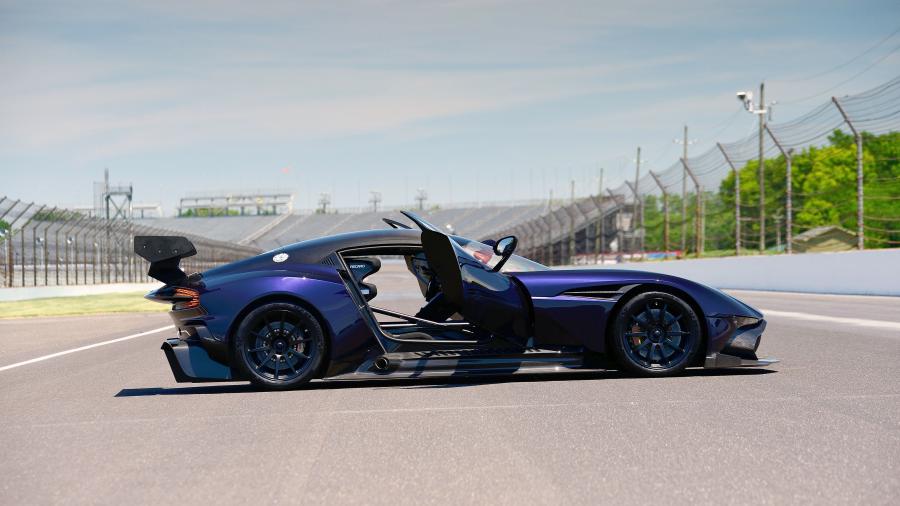  Aston Martin Vulcan 2016 года  (фото 14 из 38)